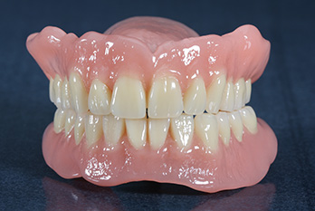 Totale Prothesen, Dental-Studio Bern